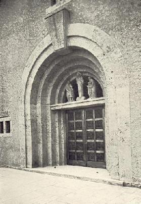 Kircheneingang Mariannhiller Herz Jesu Kirche in Wrzburg im Jahr 1928