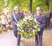 Kranzniederlegung für Herrn Adolfo von Meyer 3.Juli 2002 in Nienburg an der Saale. 